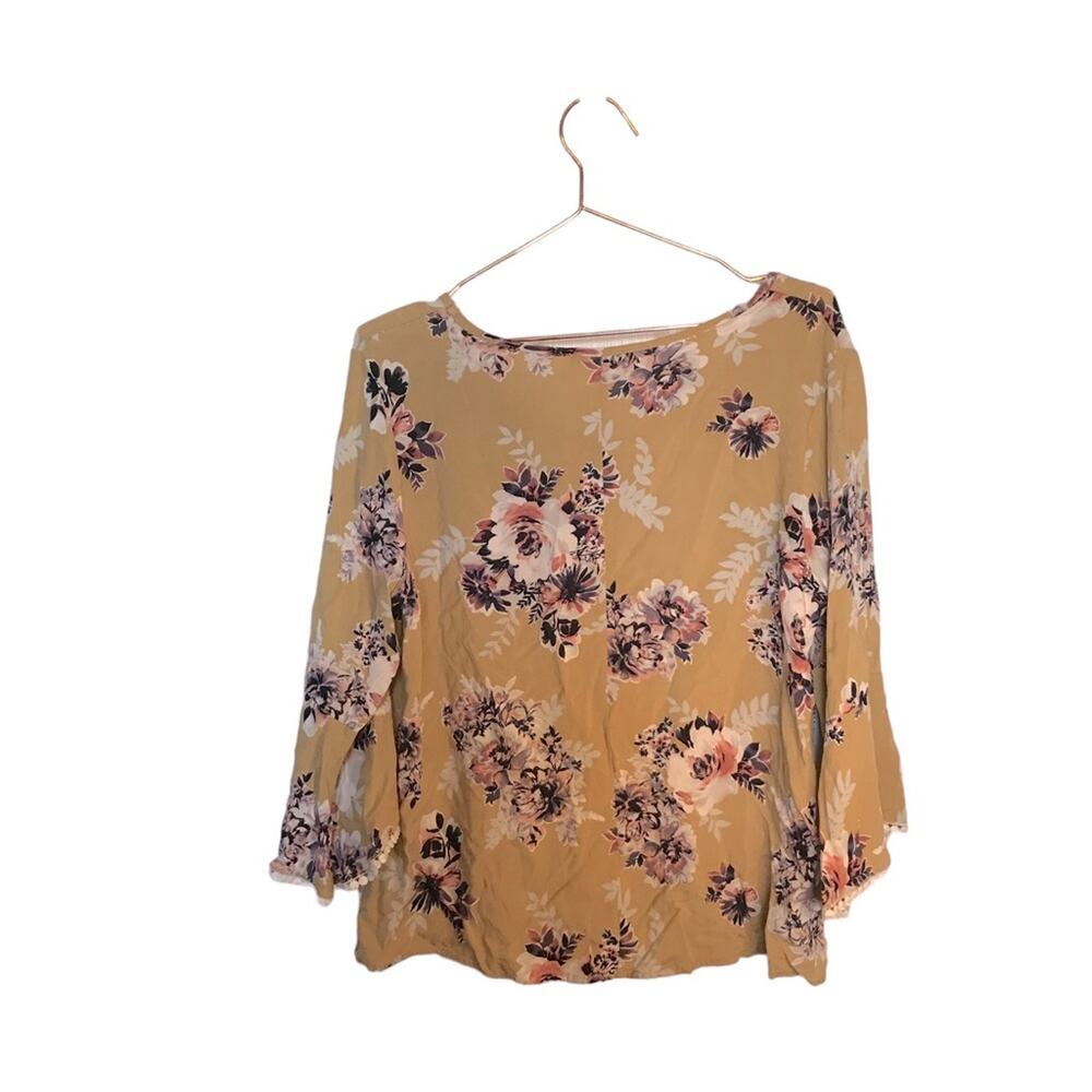 Coco’s Clozet floral blouse with detail on slightly flared sleeve medium - Picture 2 of 7
